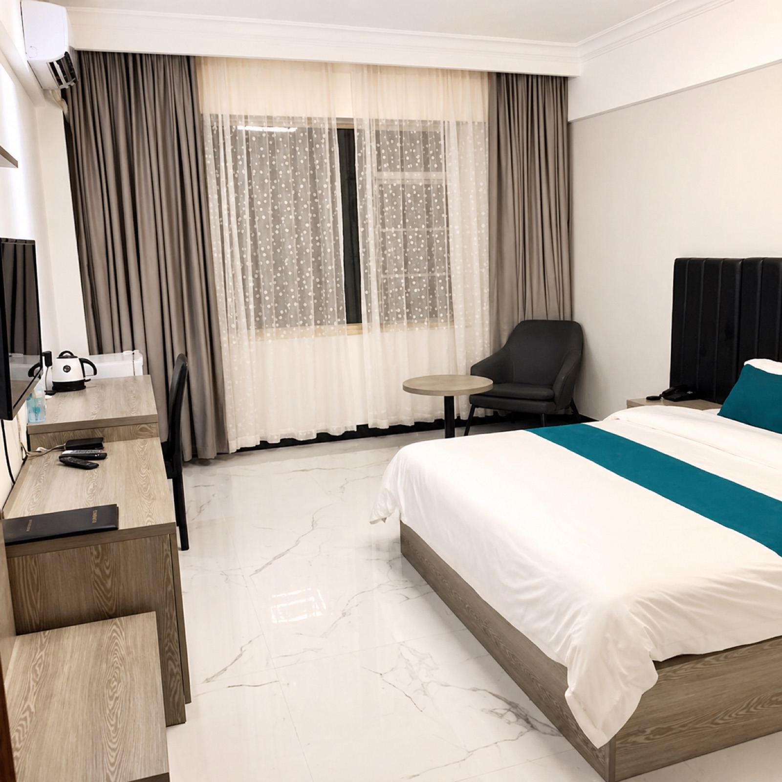 Chambre Confort — Hôtel 4 Saisons Bangui